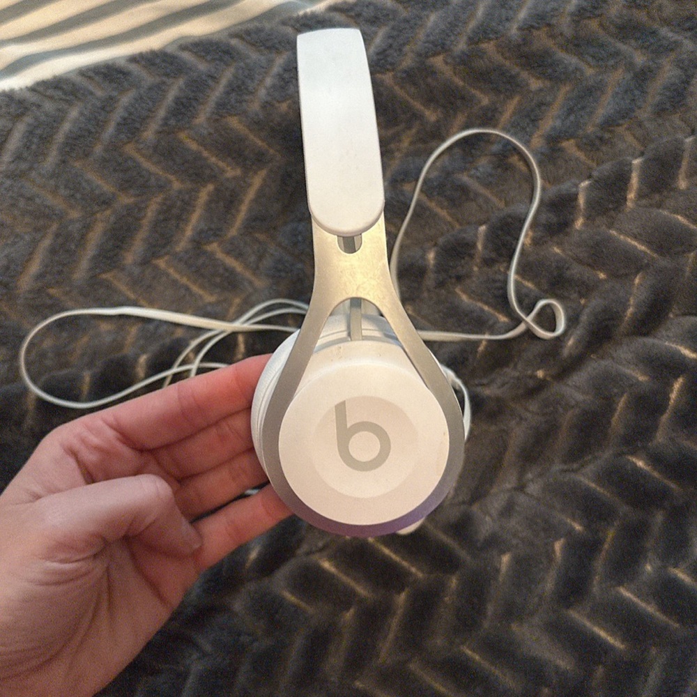Beats by Dr. Dre EP ML9A2LL/A Headphones - White